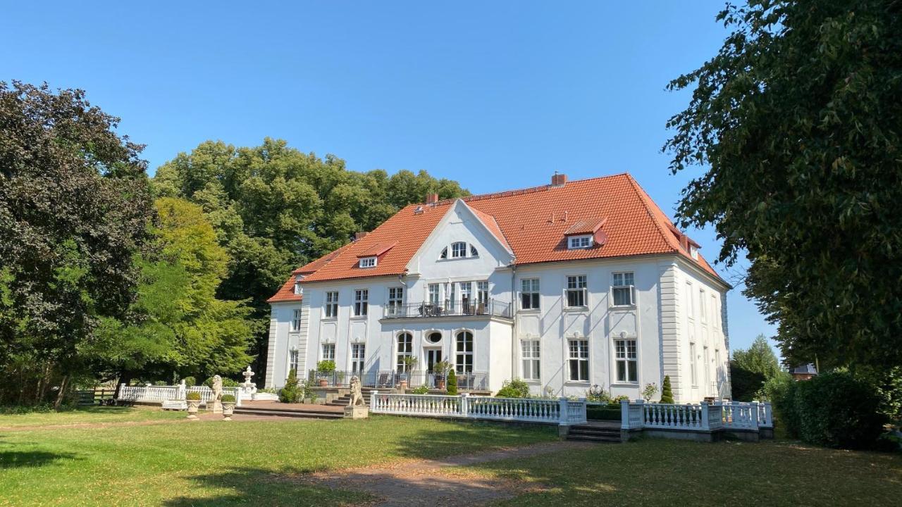 Schloss Badow Kültér fotó
